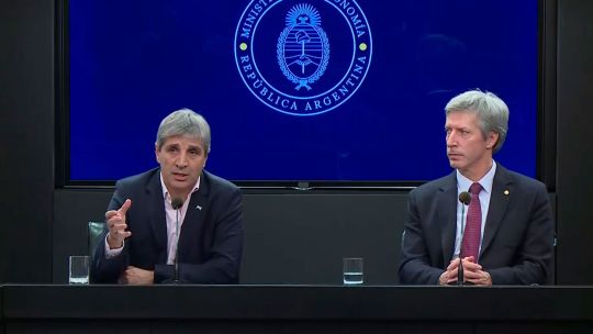 Al Gobierno le sobran los dólares para pagar su primer vencimiento de deuda en 2025