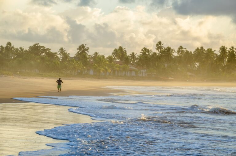 Brasil: declaran un brote de gastroenterocolitis en las playas del sur del país y hay argentinos afectados