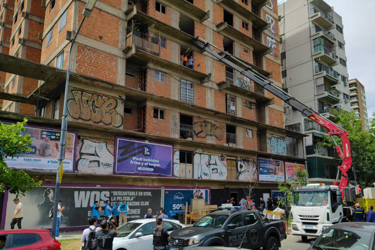 Desalojaron un edificio de Belgrano que estaba ilegalmente ocupado por 50 personas