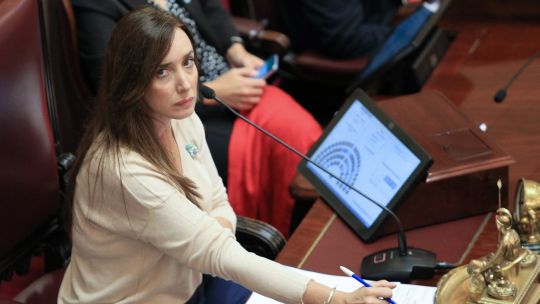 Suspendieron a seis empleados del Senado por mirar una película en horario laboral