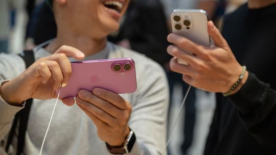 Las ventas de iPhone cayeron 5% por decepción ante la ausencia de Apple Intelligence