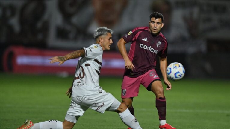 River tuvo un frustrante debut y salvó un empate en el final