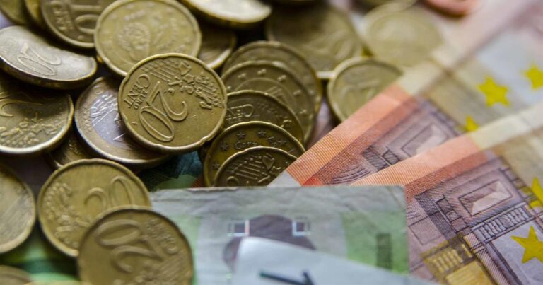 Los bancos de la eurozona endurecen el acceso al crédito de las empresas y hogares