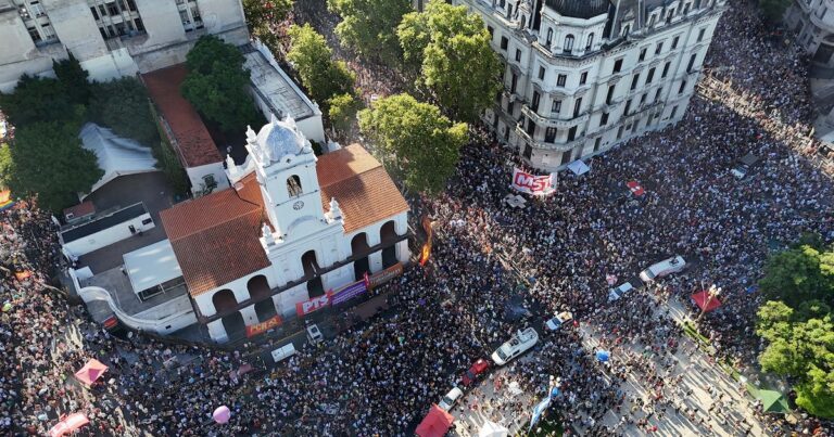 57 fotos de la Marcha Federal LGBT+ Antifascista