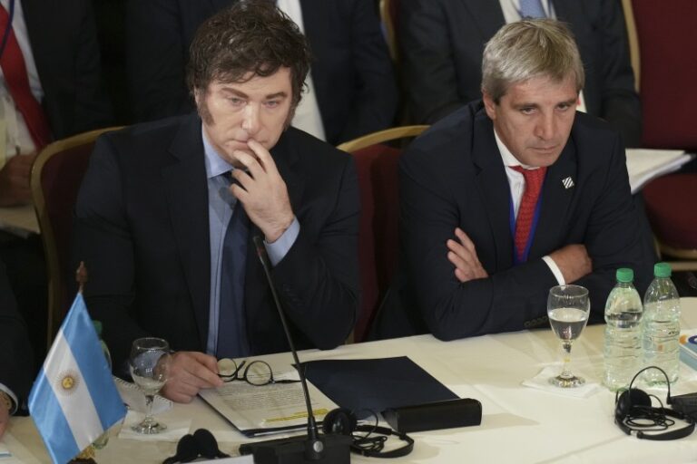 La columna de Milei en La Nación agravó la tensión con Toto Caputo