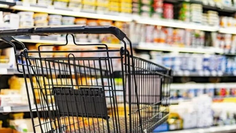 Sigue cayendo el consumo en supermercados en el gobierno de Milei