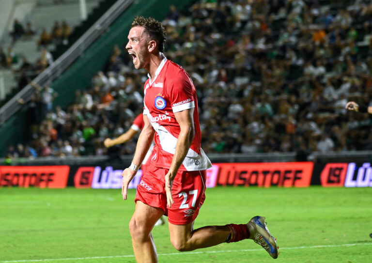 Argentinos Juniors ganó y sigue líder en la Liga Profesional