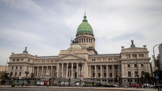 Hang: Un DNU que no incluya montos ni las características del acuerdo le saca seriedad