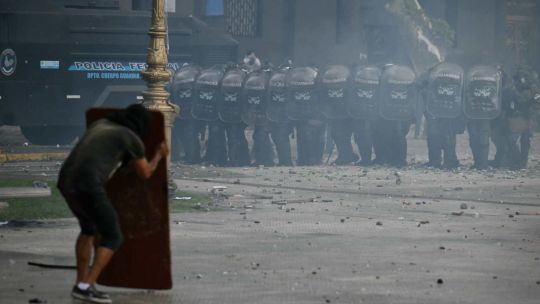 Crónica del desastre desde adentro: represión, heridos y decenas de detenidos