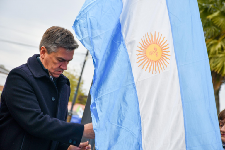 Apretado por la falta de fondos, el radical Zdero cerró con Milei