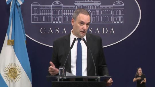Adorni ya se hace los rulos diagramando la campaña porteña: «Será poco convencional»