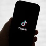 830533-notas-al-pie-tiktok-se-suma-a-la-moderacion-de-contenido-basada-en-notas-de-la-comunidad-scaled