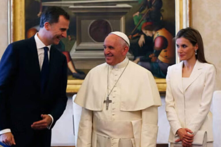 El rey Felipe VI despidió al papa Francisco con un mensaje de profundo respeto