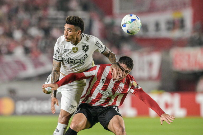 Estudiantes y un verdadero milagro copero para vencer a Botafogo