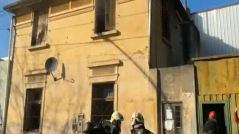 Voraz incendio en una casa de Pompeya dejó un muerto