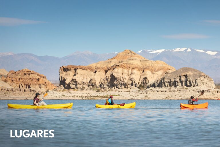El pueblo cordillerano que vive un eterno verano y es perfecto para los deportes acuáticos