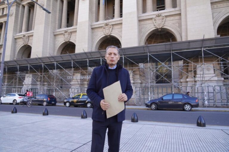 Gray todavía no se sumó al frente de Manes y Schiaretti, y mantiene todas las opciones abiertas