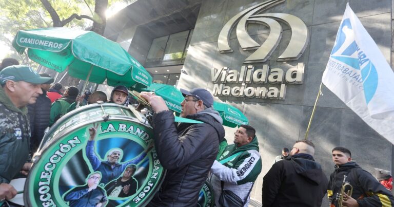 Revés para el Gobierno: la Justicia suspendió el decreto de Milei que disuelve Vialidad Nacional