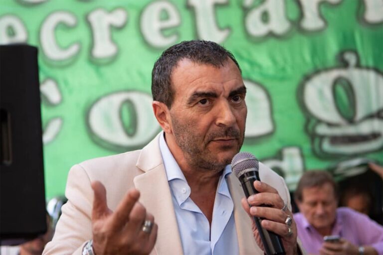 Dos viejos enemigos que supieron ser aliados se enfrentan por el control del gremio legislativo en un clima de malestar por la caída salarial