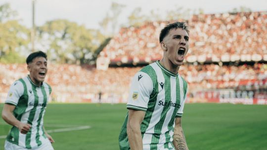Banfield marcó las diferencias: le ganó 2 a 1 a Newell’s y escaló a los primeros lugares de su zona