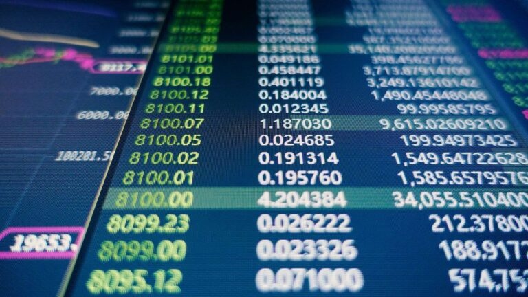 El S&P Merval opera en baja tras la licitación de deuda y los ADRs se mueven con disparidad