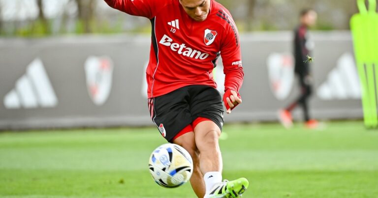 Quintero calibra la zurda en River: así se prepara para los octavos de la Libertadores