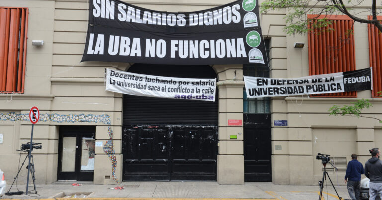 El Gobierno anunció un aumento de salarios para los docentes y no docentes universitarios