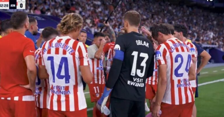 Simeone ordenó sacar el micrófono