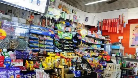 Los kioscos perdieron su exclusividad a la hora de vender: O se empieza a regular o el kiosco de barrio desaparece