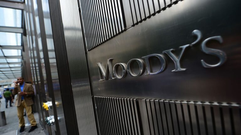 Moody’s destacó la desaceleración de la inflación en la Argentina y mejoró sus perspectivas para la región
