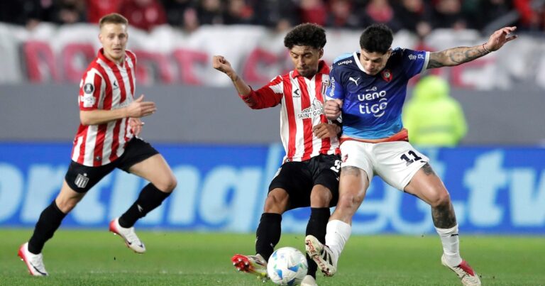 Estudiantes aguantó la ventaja de la ida ante Cerro Porteño y sin brillar se metió en cuartos de final