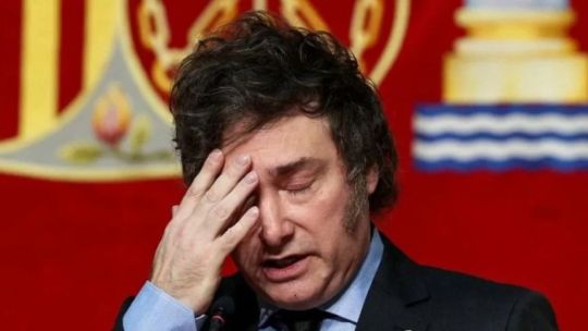 La confianza en el gobierno de Milei cayó 13,6% en agosto, el nivel más bajo desde su asunción