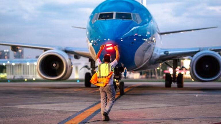 Comunicado de Aerolíneas Argentinas por el paro de controladores aéreos