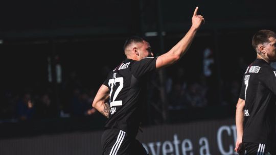 Riestra goleó a Sarmiento y se mete en la pelea de la Zona B