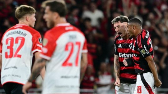 Estudiantes la pasa mal y cae 2-0 ante Flamengo en Brasil por la Libertadores