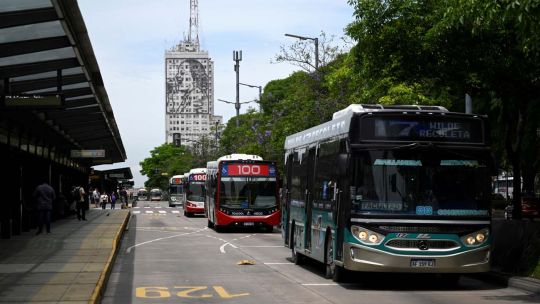 El Gobierno habilitó una compensación tarifaria para los colectivos del AMBA