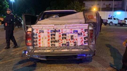 Persecución armada en Makallé: abandonan una camioneta robada con casi 3.000 cartones de cigarrillos ilegales