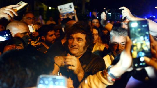 Se acabaron las crisis por culpa de los políticos chorros: Milei lanzó el Tour de la Gratitud en Mar del Plata