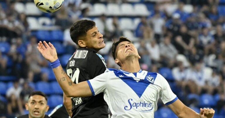 El resumen de Vélez vs Riestra: el «Fortín» se enredó en el plantel del «Malevo» y ya no es único líder, pero sigue invicto en el Apertura 2026