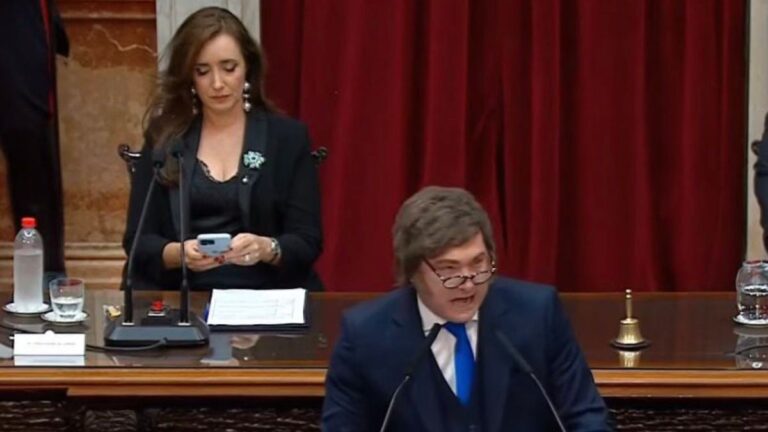 El provocador gesto viral de Victoria Villarruel mientras hablaba Javier Milei