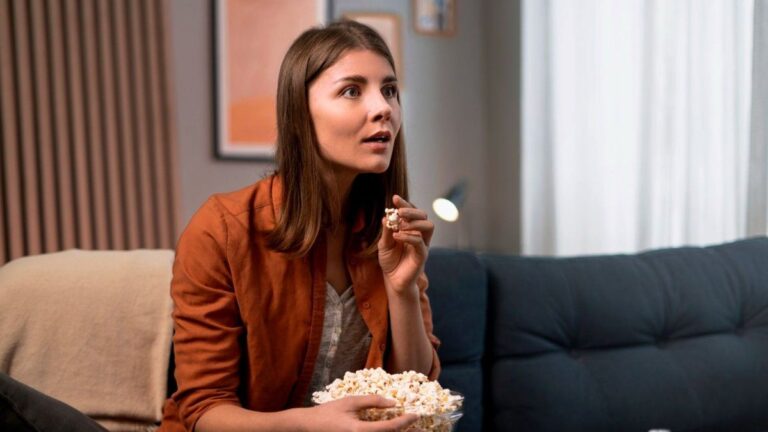 La nueva serie de comedia ácida con un actor de Stranger Things y que ya se encuentra en HBO Max