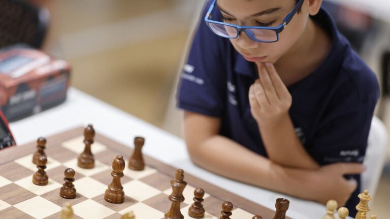 Faustino Oro ganó en Moscú y quedó a una partida de romper el récord del gran maestro más joven del ajedrez