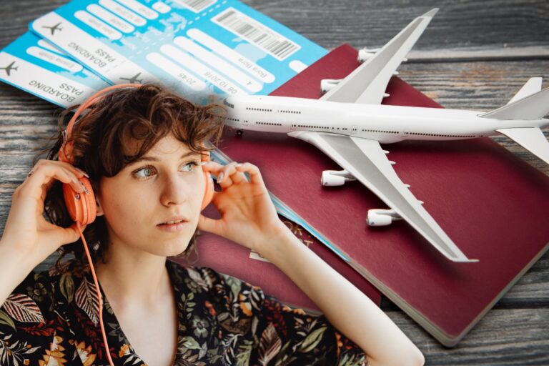 Pasajero utilizando auriculares en un avión de United Airlines